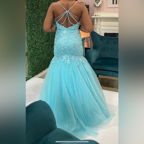 FORMAL/PROM DRESSES - Picture 2 of 7